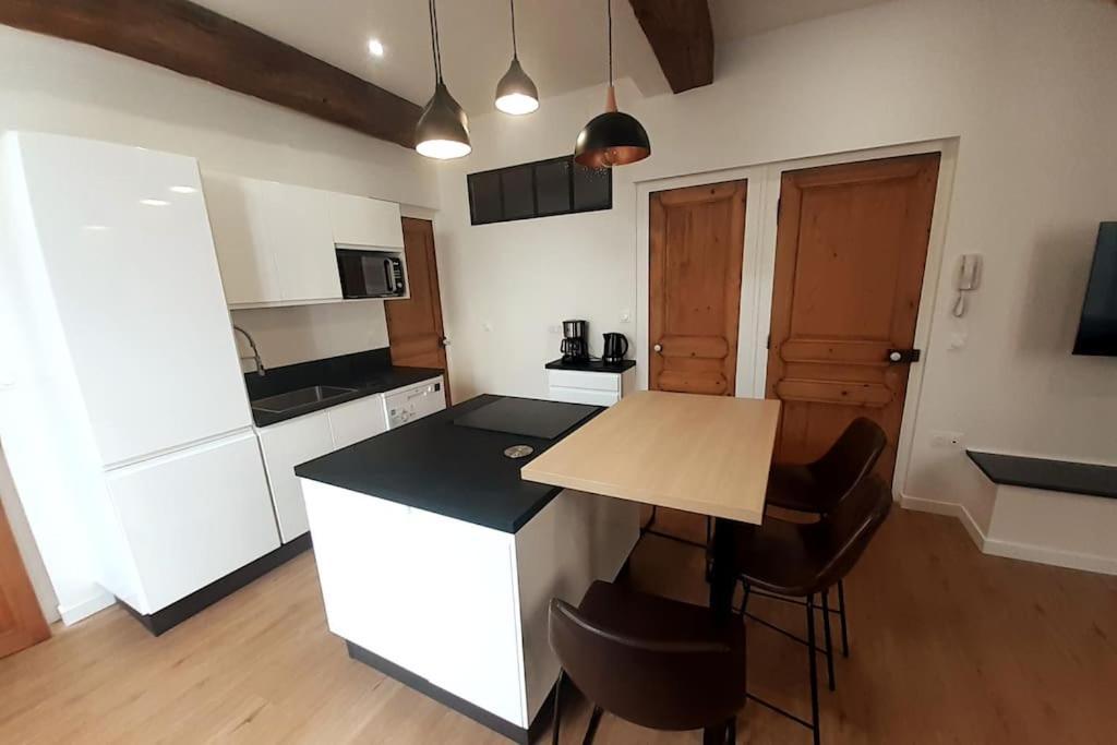 Classe 4 Etoiles - Cybele - Centre Ville 2 Chambres, Cour Privative Et Garage Вьен Экстерьер фото